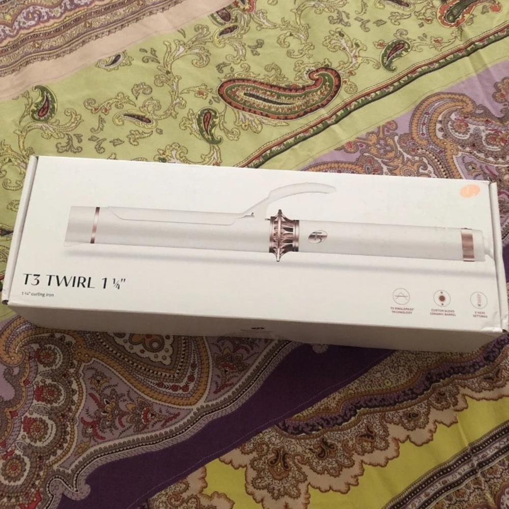 T3 1-1/4” twirl curling iron